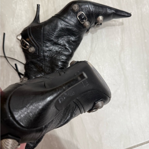 WOMEN'S CAGOLE 90MM BOOTIE IN BLACK - Picture 7 of 9